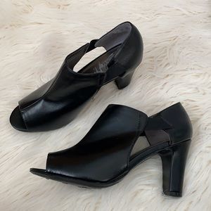 Life stride Black peep toe heels